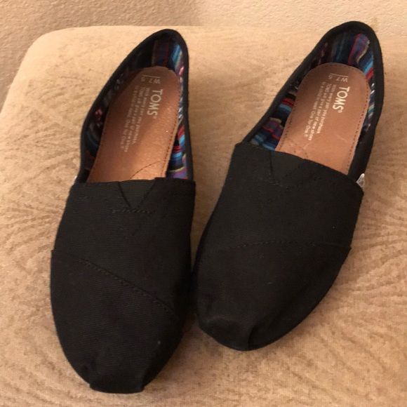 women's toms size 7.5